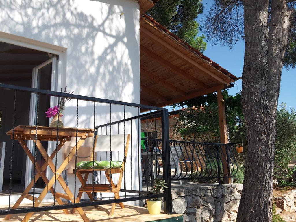 Robinson House Kata Villa Milna  Dış mekan fotoğraf