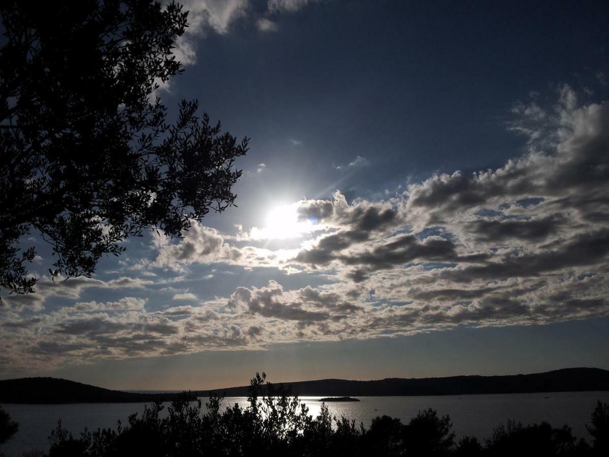Robinson House Kata Villa Milna  Dış mekan fotoğraf